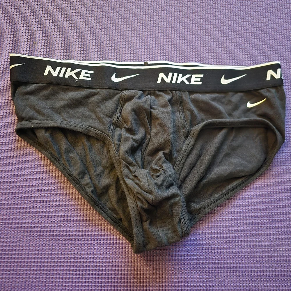 NWT Nike Black Dri-FIT Briefs Size Medium - Picture 1 of 5